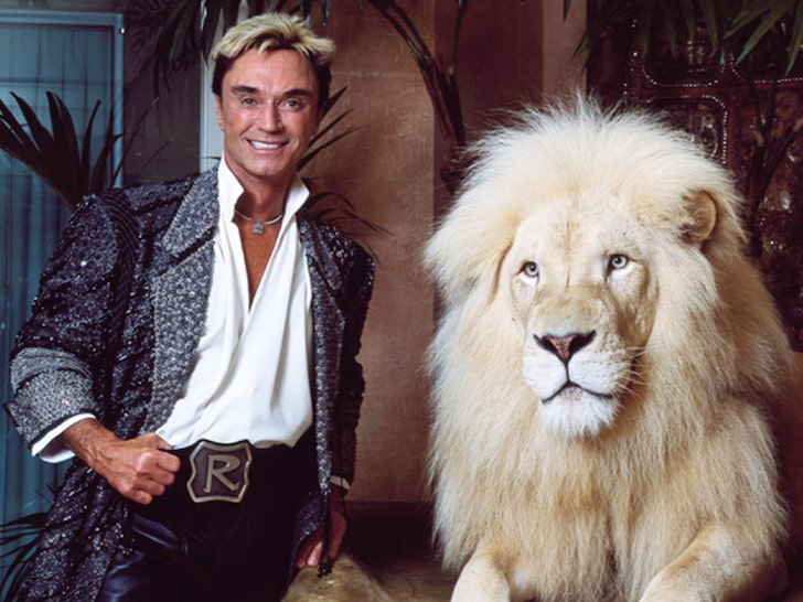 Magician Roy Horn dies of Covid-19 Roy Horn